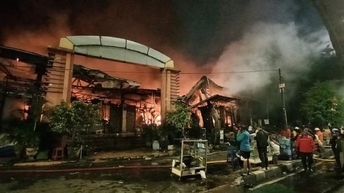 Api Hanguskan 500 Kios di Pasar Taman Puring