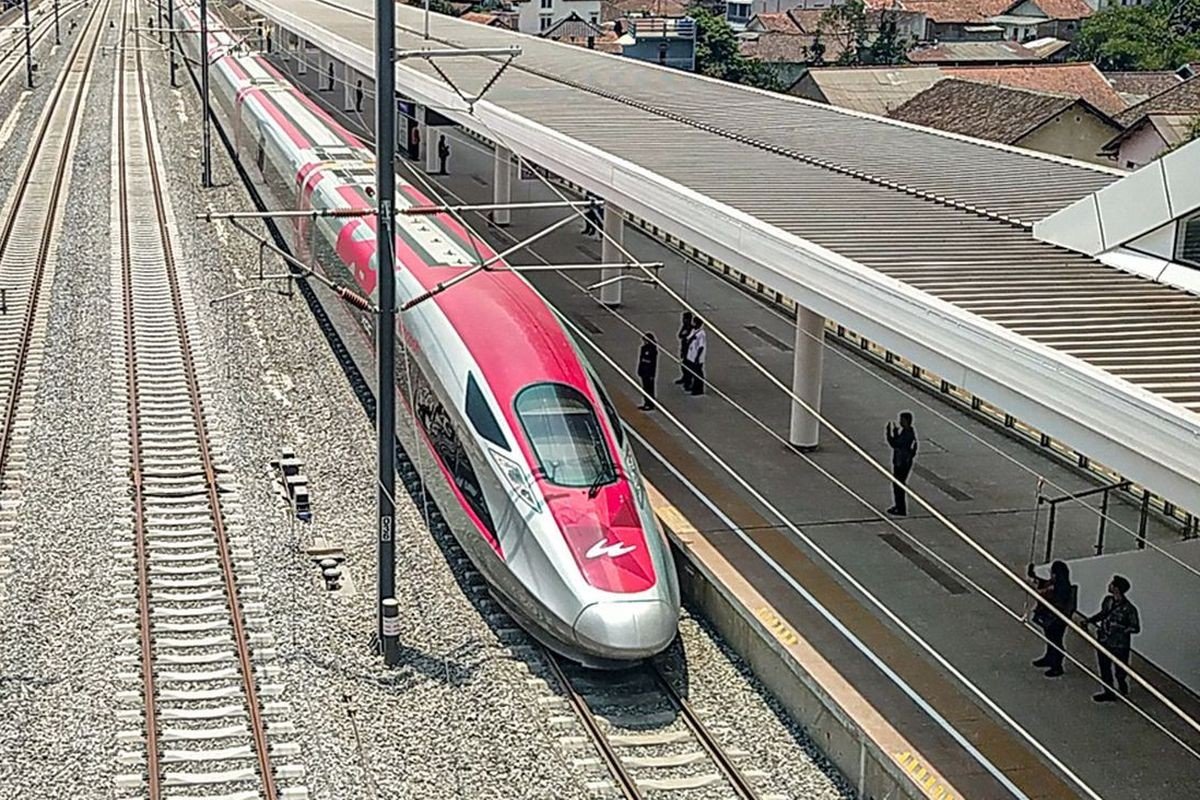 Penyelesaian Utang Whoosh, Airlangga: Sedang Dibahas secara Teknis Antar-Kementerian dan Danantara