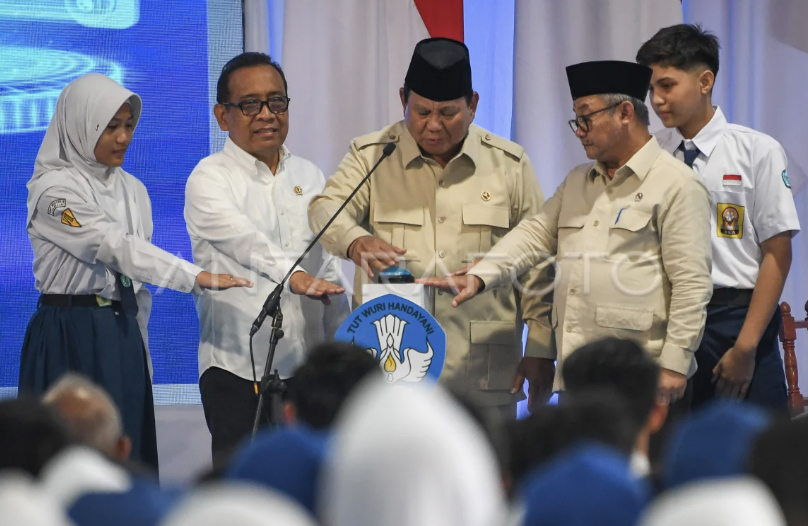 Program Digitalisasi Pembelajaran : Prabowo Tekankan Akses Ilmu Lewat Teknologi