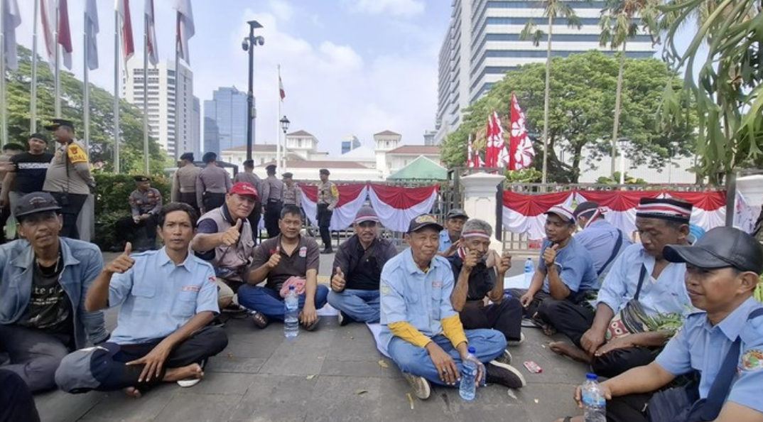 Demo Sopir Mikrolet , Pemprov DKI Diminta Tinjau Ulang Trayek JakLingko 