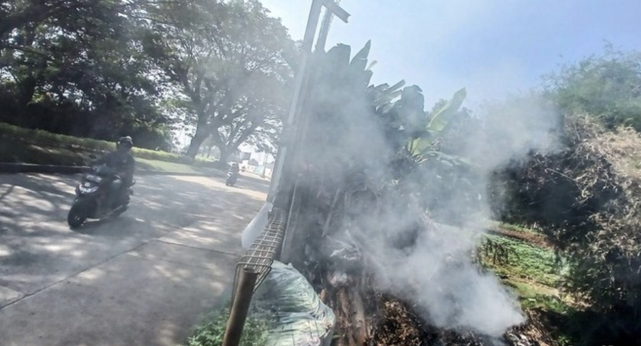 Temuan Mikroplastik di Air Hujan Surabaya, DLH Tegaskan Larangan Bakar Sampah