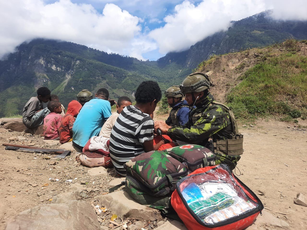 Prajurit Walet Sakti Tebar Kepedulian di Pelosok Papua