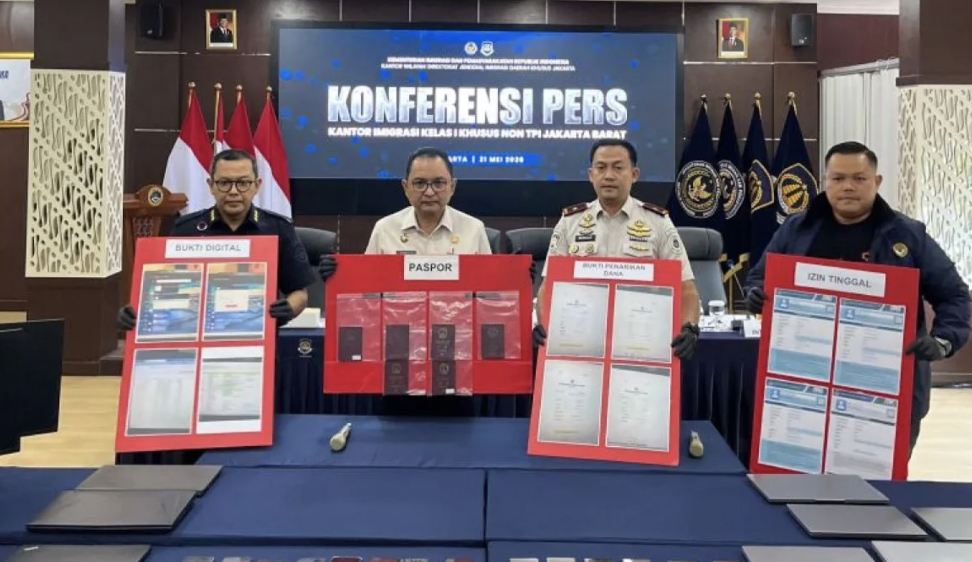 Imigrasi Jakbar Tangkap 4 WNA China Pelaku Penipuan Online