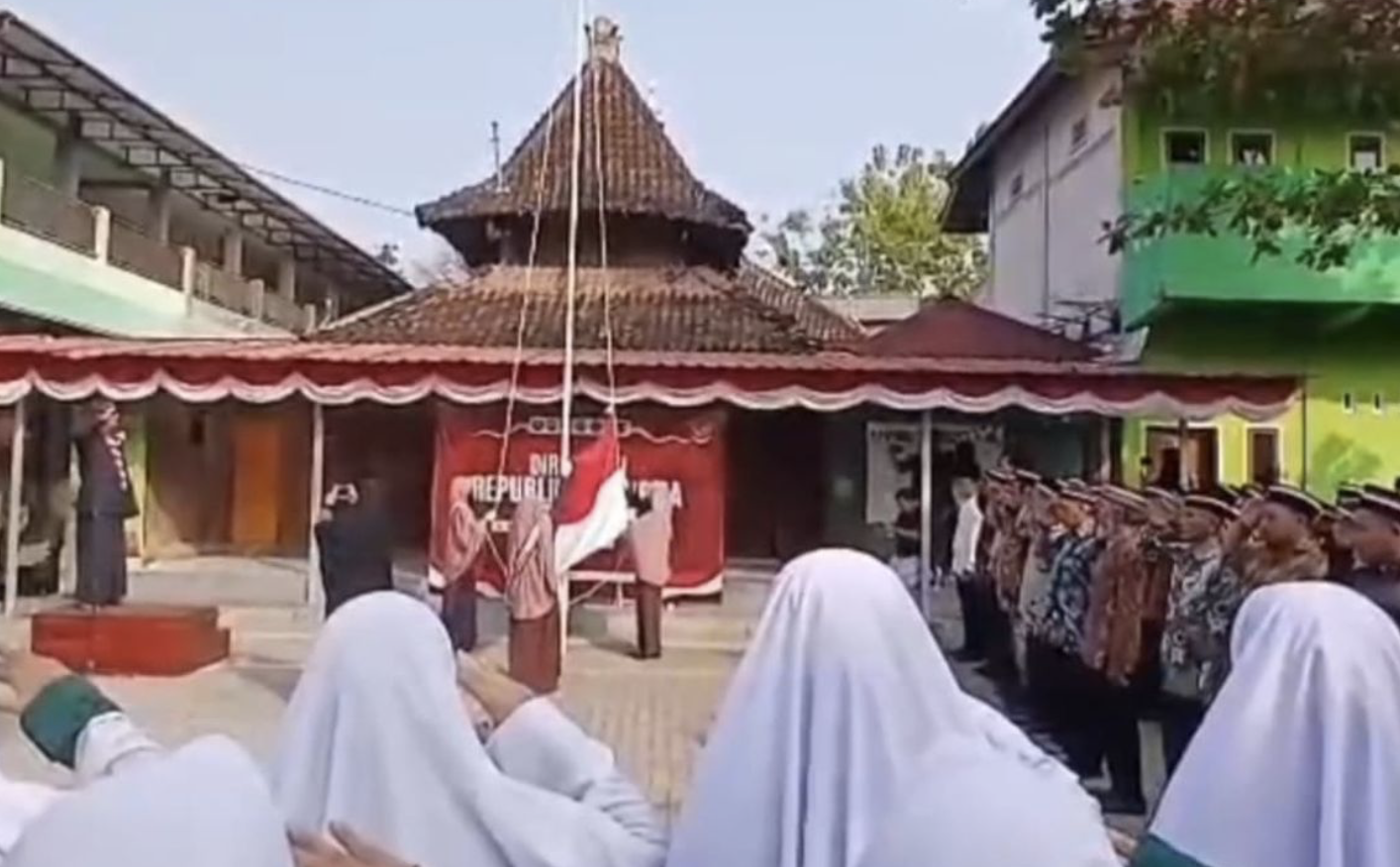 Ratusan Eks JI dan Napiter Ikuti Upacara HUT RI, Tegaskan Komitmen Setia kepada NKRI