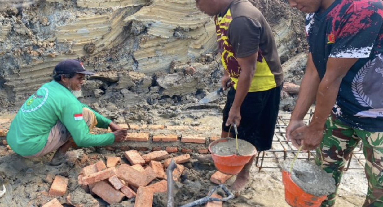TNI Bersama Warga Bangun Jembatan Aramco, Perkuat Infrastruktur dan Ekonomi Merauke