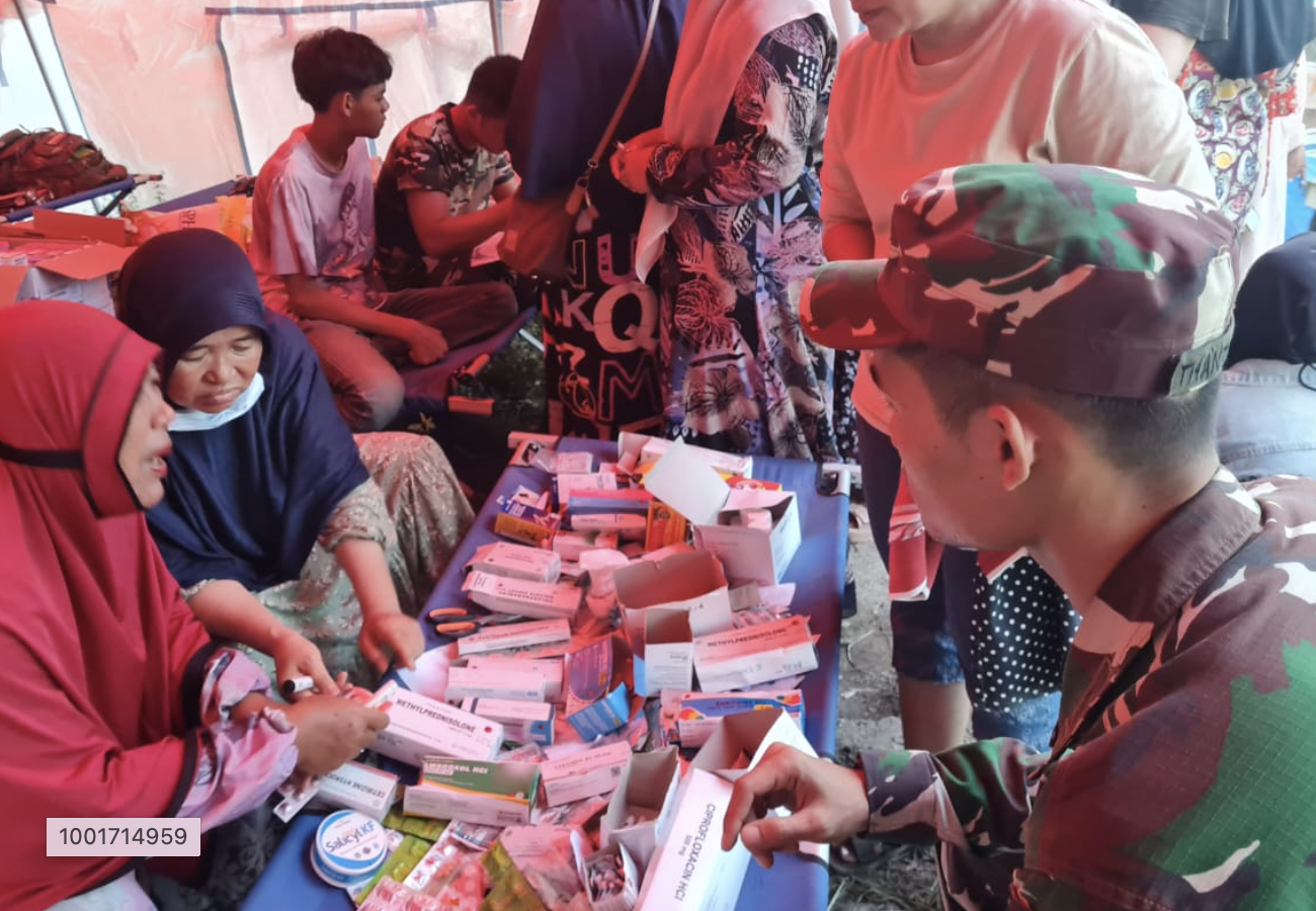 Tim Medis TNI Tangani Berbagai Keluhan Penyakit Warga Pascabanjir