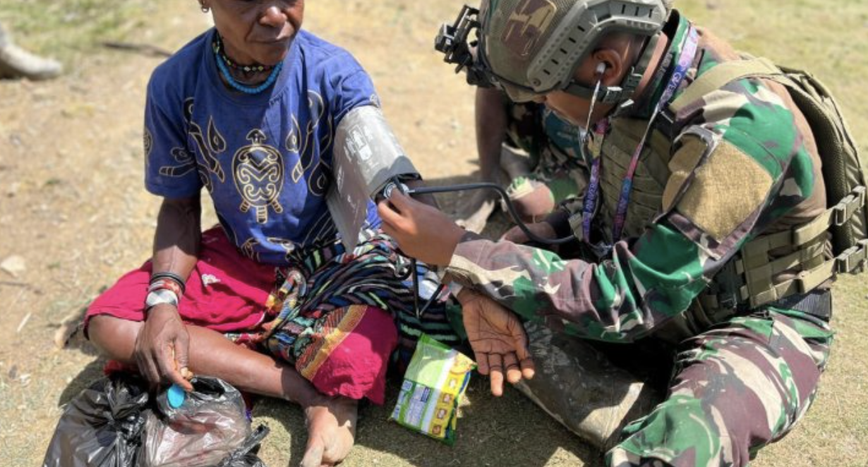 Aksi Kemanusiaan TNI di Puncak Jaya: Satgas 743/PSY Layani Kesehatan Warga Tirineri