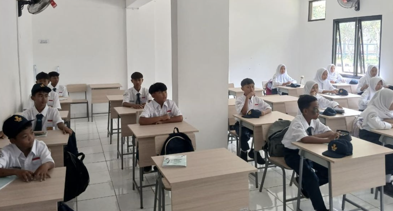 Instruksi Prabowo: Bahasa Inggris dan Arab Jadi Mata Pelajaran Wajib Sekolah