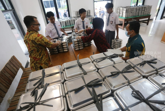 Pangkas Waktu Pemberian MBG, Pemerintah Klaim Hemat Rp 20 Triliun