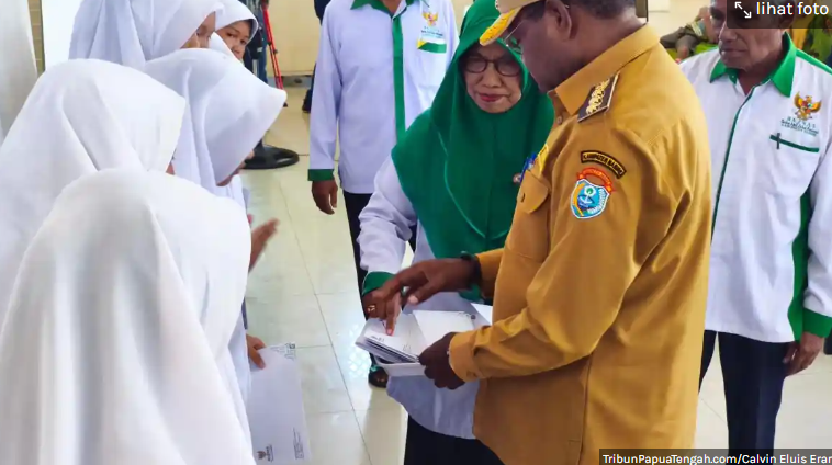 Investasi SDM Unggul di Papua Tengah, Baznas Kabupaten Nabire Salurkan Beasiswa Pendidikan