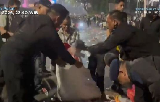 Setelah Aksi Demo Mahasiswa, Seskab Teddy Perhatikan Fasilitas Publik Jakarta