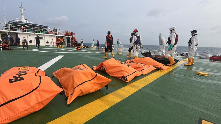 TNI AL Perkuat Operasi SAR KM Virgo, Empat Korban Berhasil Dievakuasi