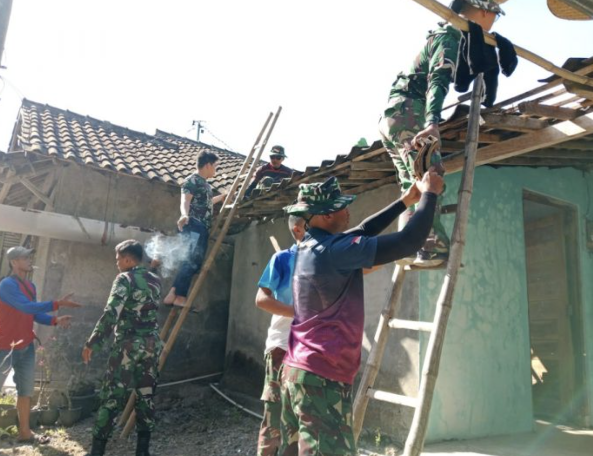 TMMD Kodim 0726 Sukoharjo Dorong Kesejahteraan Warga melalui Program Bedah Rumah