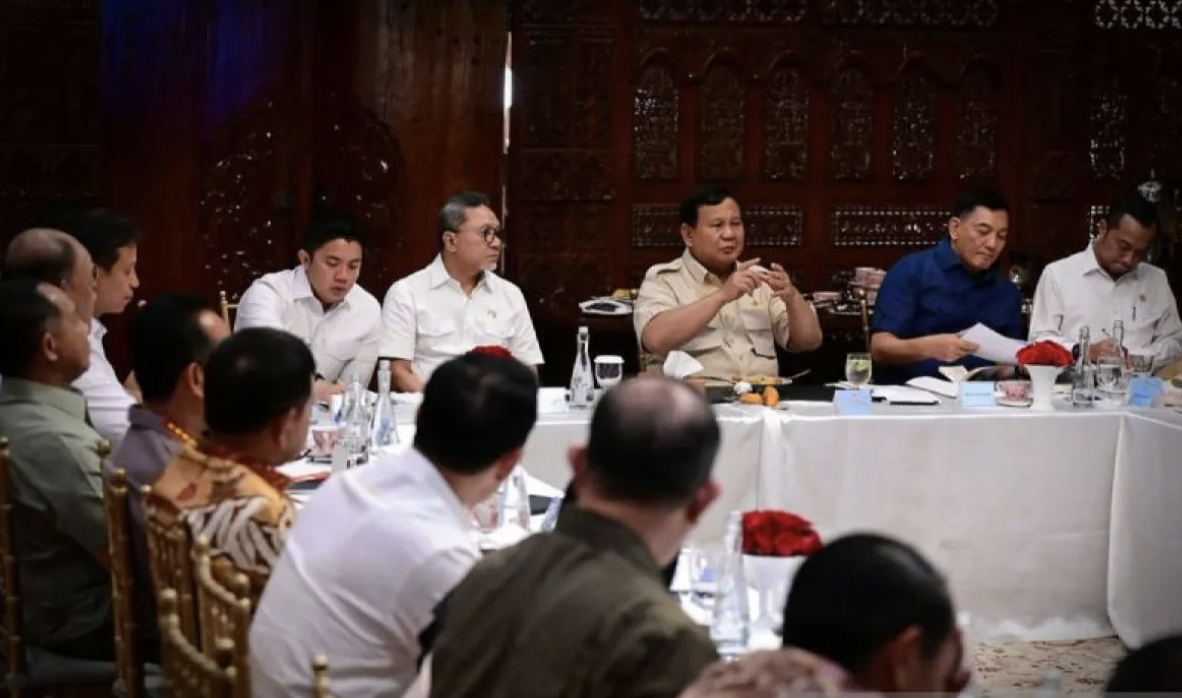 Presiden Prabowo Gelar Rapat Evaluasi MBG dan Program Prioritas Nasional