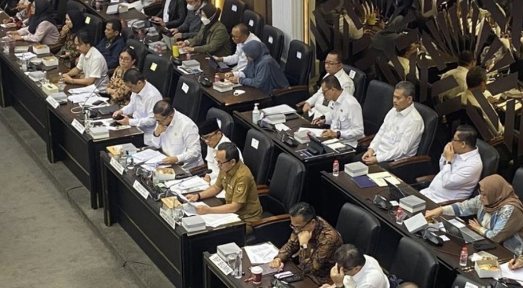 Wamendagri Tegaskan Tanah Ulayat Dilindungi, Investasi dan PSN Tetap Hormati Hak Adat