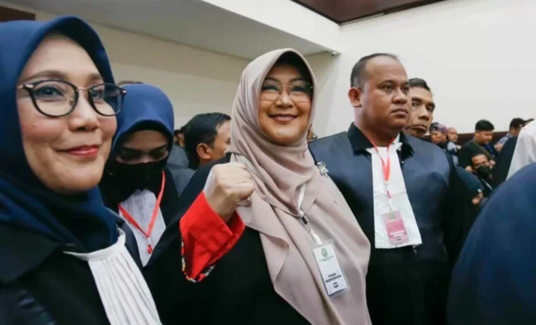 Hadapi Persidangan Terkait Gugatan Ijazah, Dokter Tifa Galang Dana Lewat Penjualan Buku