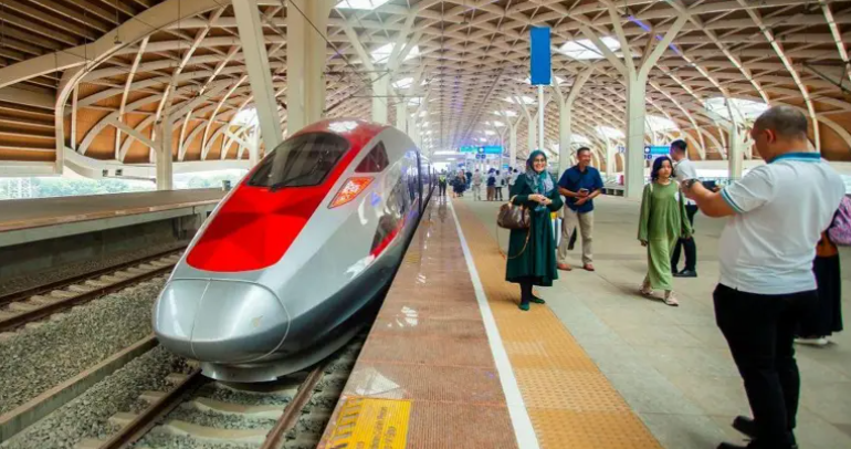 Prabowo Tegaskan Utang Kereta Cepat Bukan Masalah: Negara Kuat, Duit Ada, Koruptor Tak Dibiarkan!