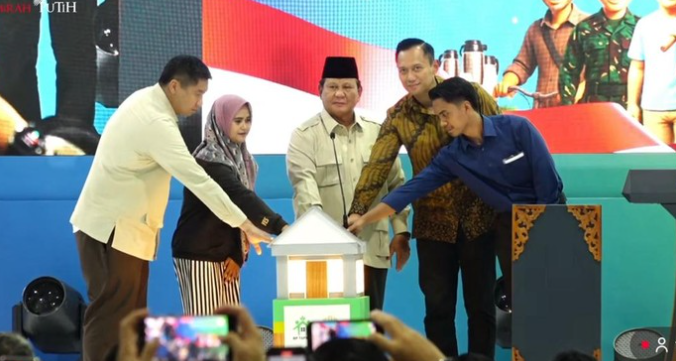 Prabowo Resmikan Akad Massal 50.030 KPR Subsidi dan Serah Terima Kunci di Serang