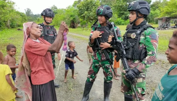 Satgas TNI Hadir Menjaga Keamanan dan Ketertiban Masyarakat di Papua