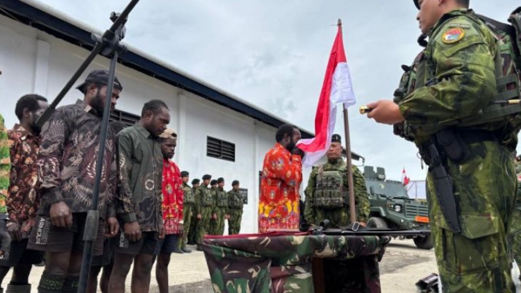 Satgas TNI Fasilitasi Ikrar Setia NKRI oleh 7 Mantan Anggota OPM di Papua