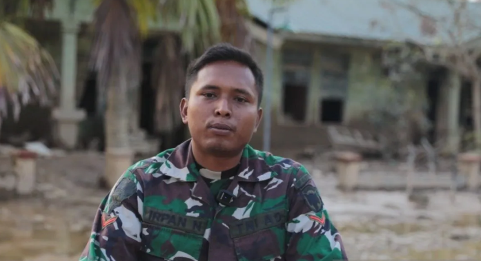 Prajurit TNI Kerja Keras Pulihkan Fasilitas Umum Pascabanjir di Aceh Tamiang