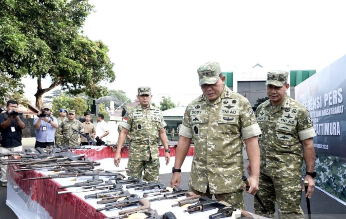 Pendekatan Humanis TNI Berbuah Kepercayaan, 75 Senjata Diserahkan Sukarela di Maluku Utara