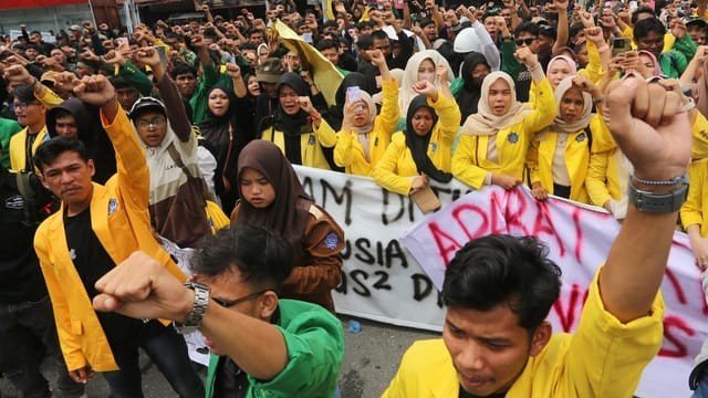 Mahasiswa UI Turun ke Jalan, DPR Didesak Jawab 17+8 Tuntutan Rakyat