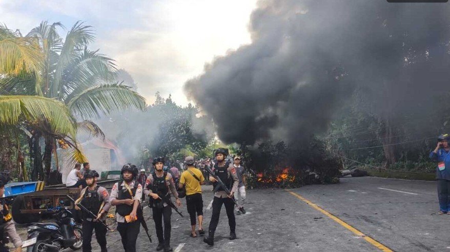 Bentrokan Antarwarga di Aru Tewaskan Dua Orang, Puluhan Luka dan Rumah Terbakar