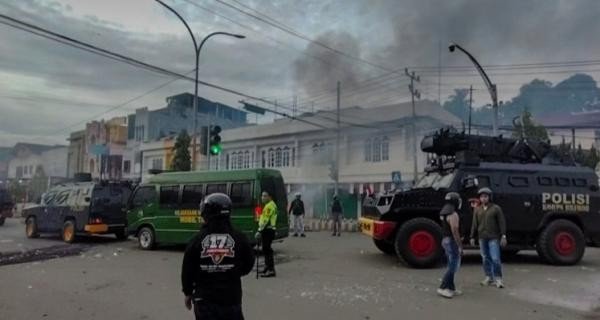 Simpatisan NRFPB Blokade Jalan dan Rusak Kantor Pemerintahan di Sorong