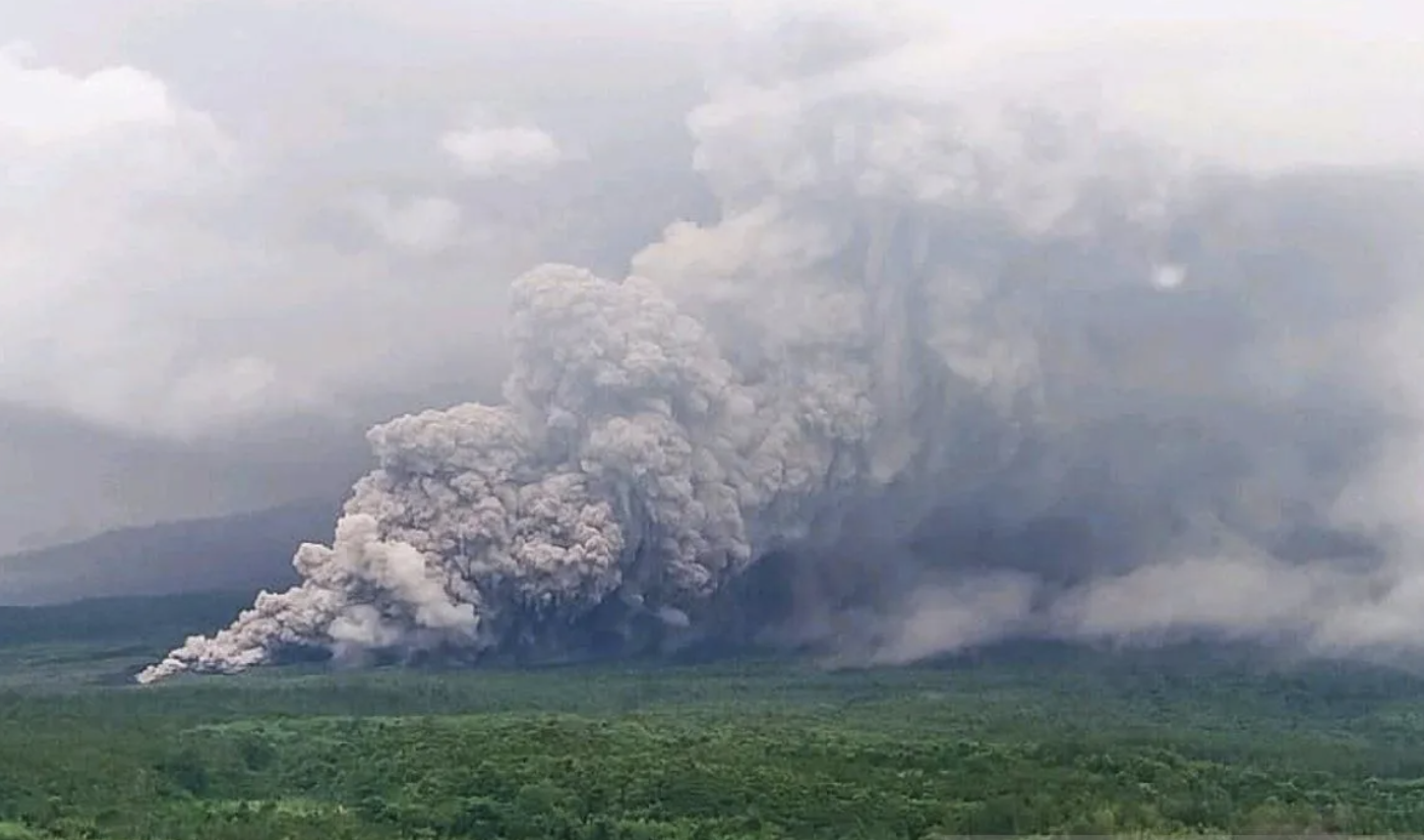 Erupsi Gunung Semeru, Kolom Abu Capai 2.000 Meter