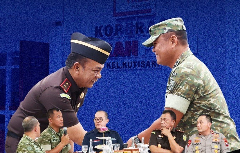 Kajati Jatim Dampingi Wapangal TNI Tinjau Percepatan Koperasi Merah Putih di Surabaya