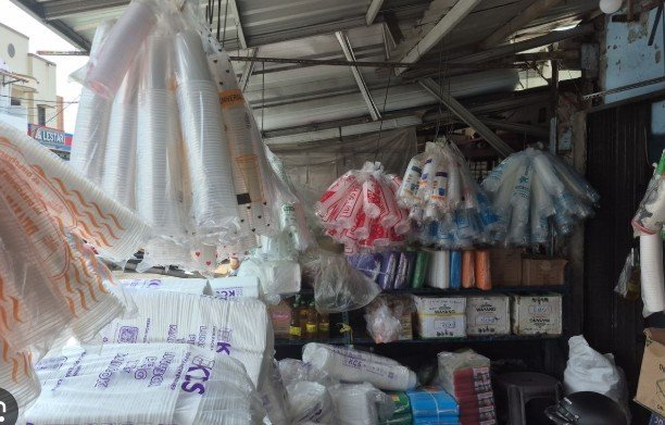 Judul: Harga Plastik Melonjak, Dunia Usaha Tertekan dan PHK Mengintai