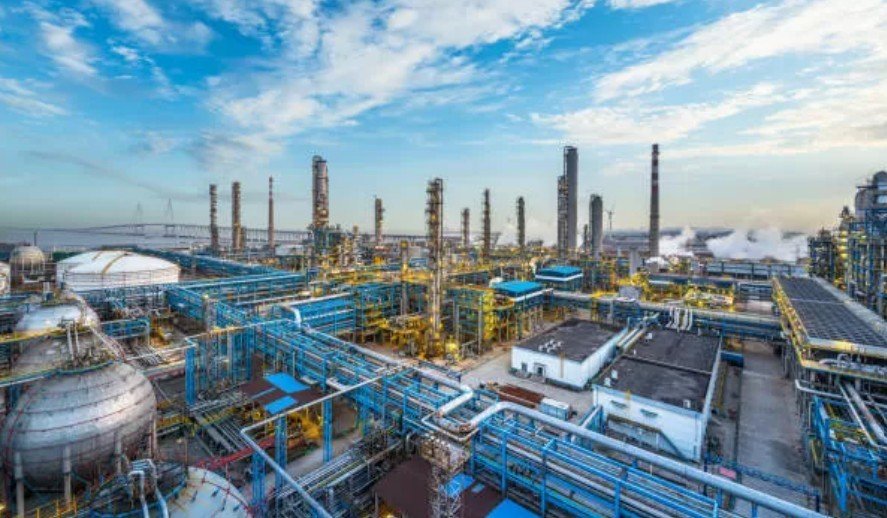 UEA Keluar dari OPEC, Harga Minyak Dunia Melonjak Tajam