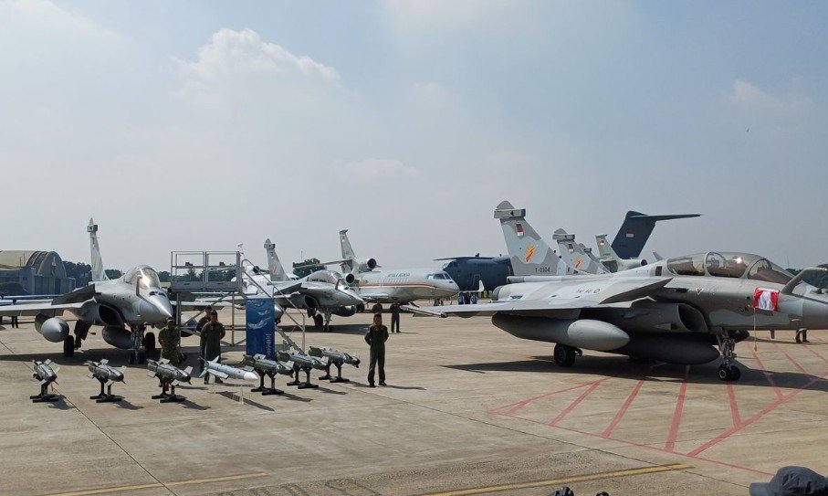 Prabowo Serahkan 6 Pesawat Rafale hingga Misil Buatan Prancis ke TNI