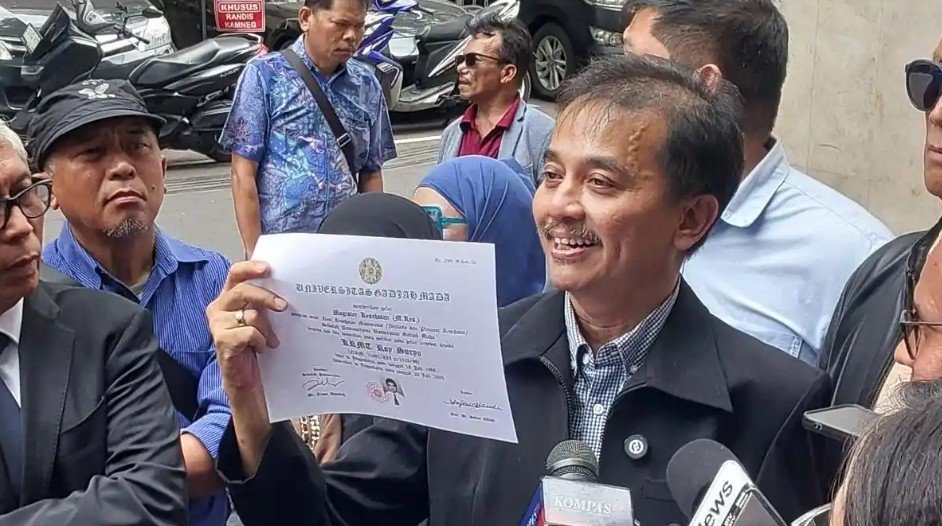 Roy Suryo dan Dokter Tifa Ditangkap Polda Metro Jaya di Jakarta