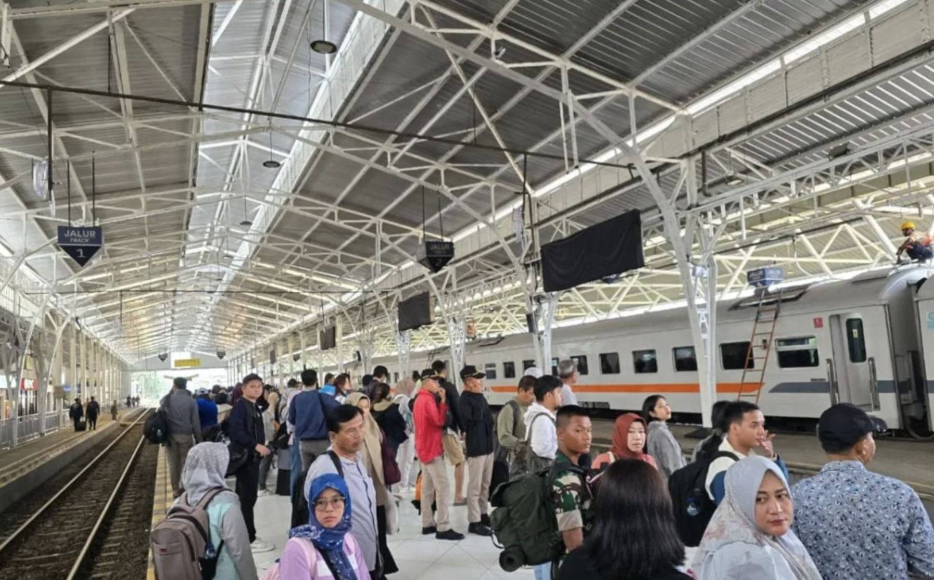 Libur Akhir Tahun, KAI Operasikan KA Tambahan dan Diskon Tiket Ekonomi