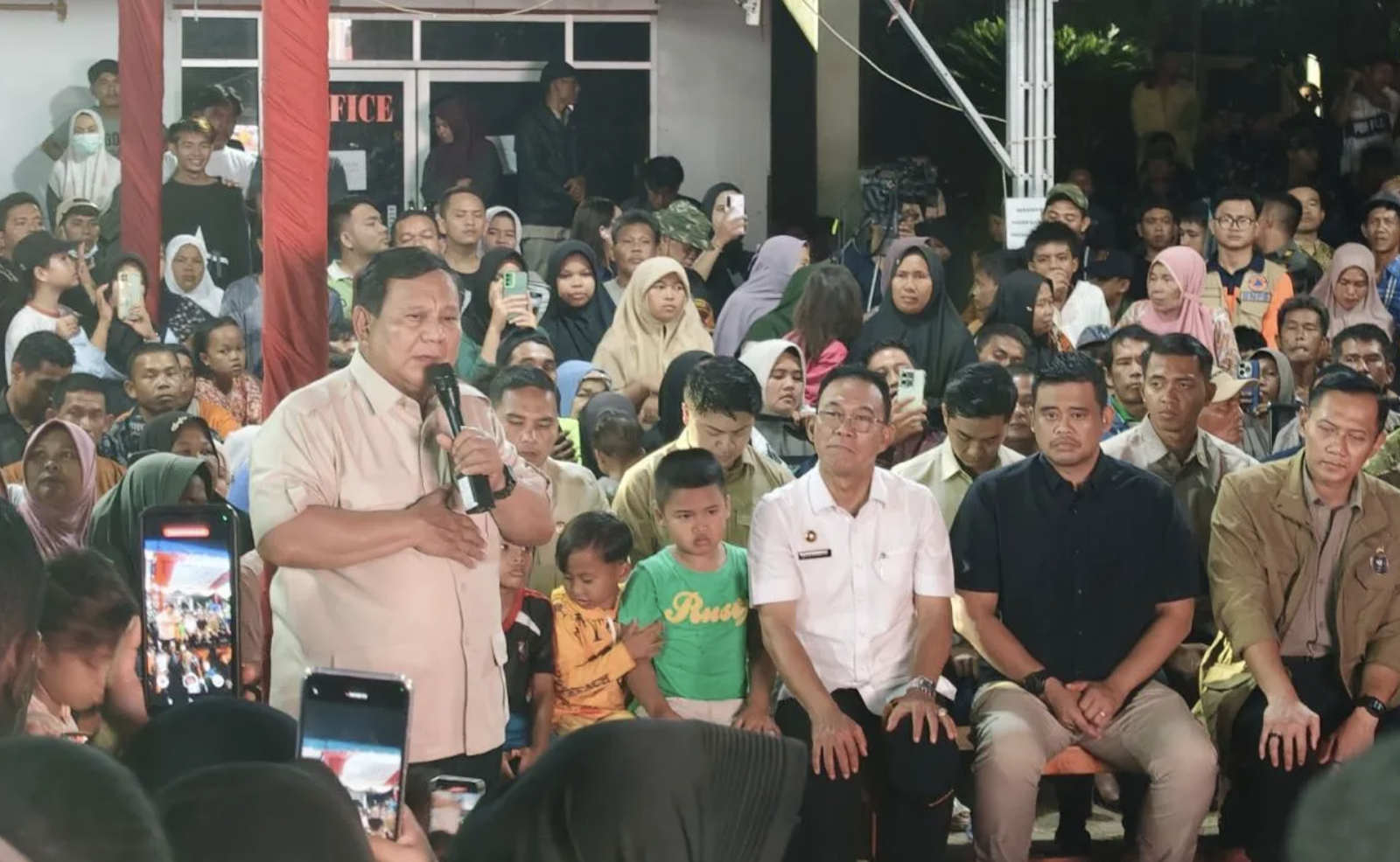 Prabowo di Hadapan Pengungsi: Pemerintah Tak Pernah Tinggalkan Rakyat