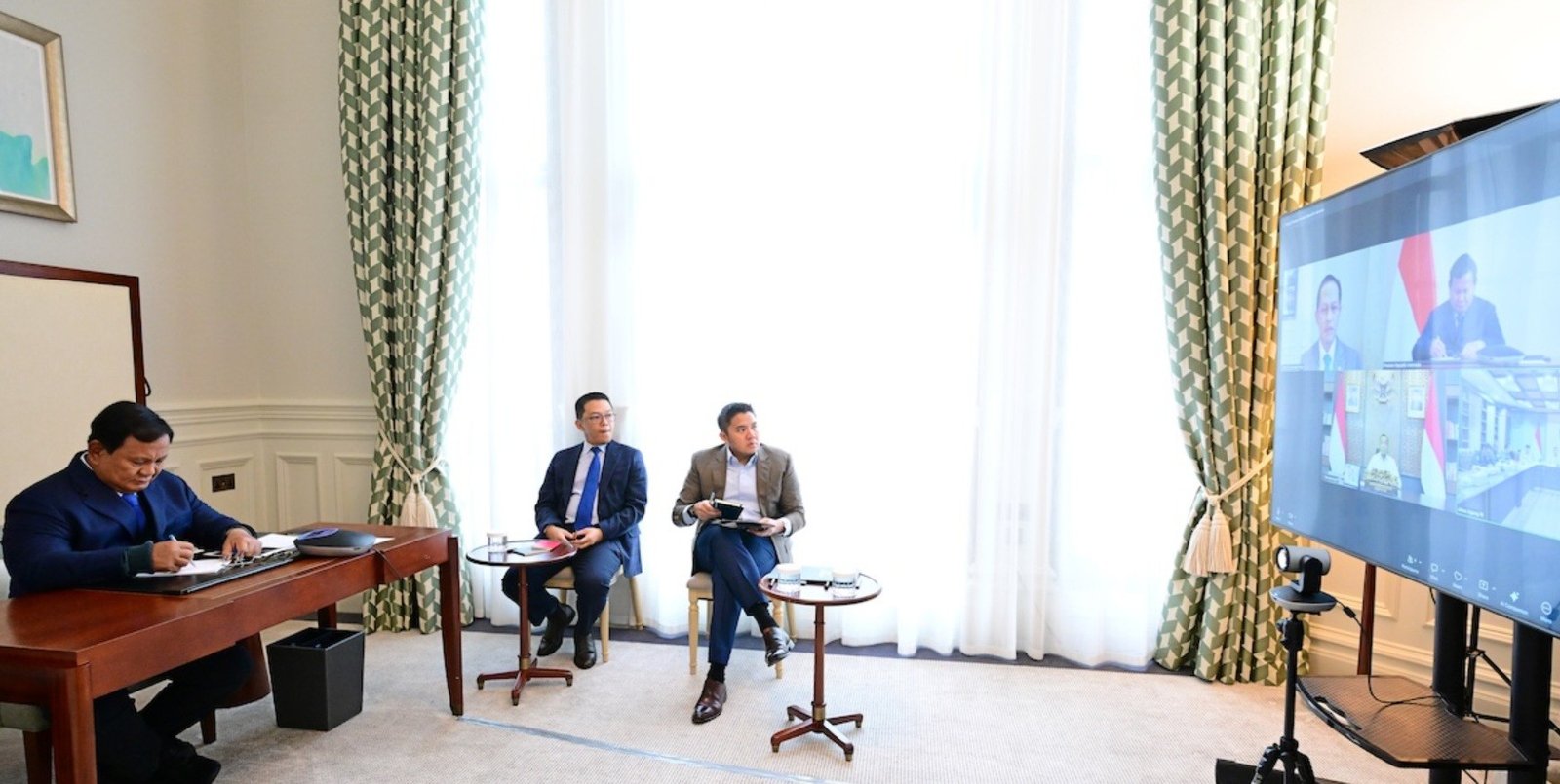 Dari London, Presiden Prabowo Pimpin Rapat Terbatas Bahas Penertiban Kawasan Hutan