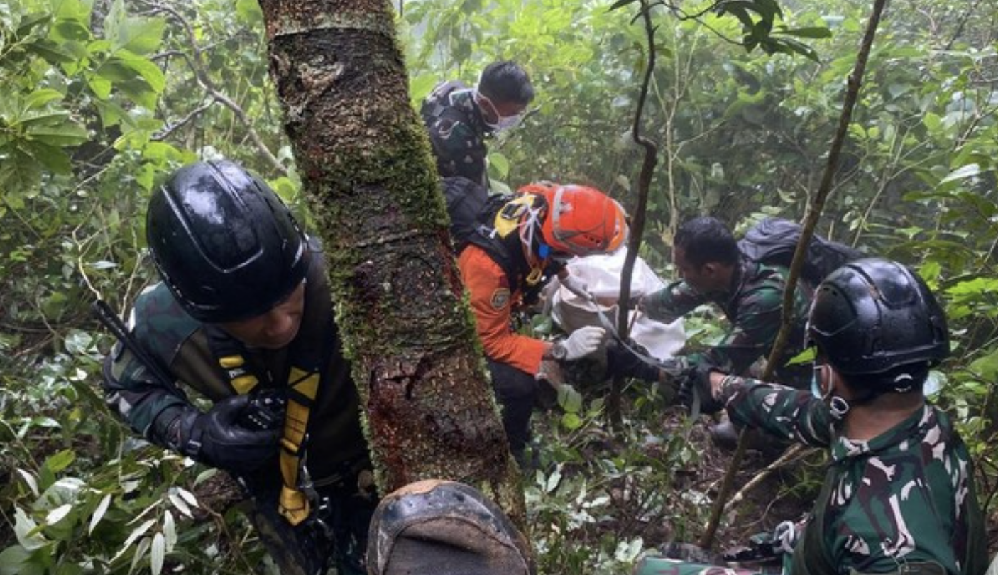 Pesawat ATR IAT Jatuh di Gunung Bulusaraung, SAR Lanjutkan Pencarian 8 Korban